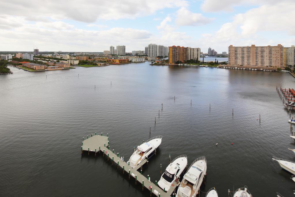 Miami Waterfront Apartments Sunny Isles Beach Exterior photo