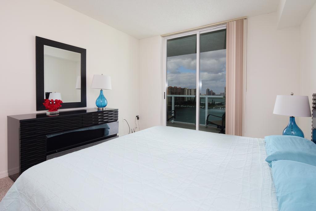 Miami Waterfront Apartments Sunny Isles Beach Exterior photo